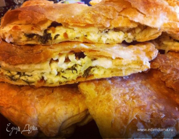 Слоеный пирог с сыром и укропом