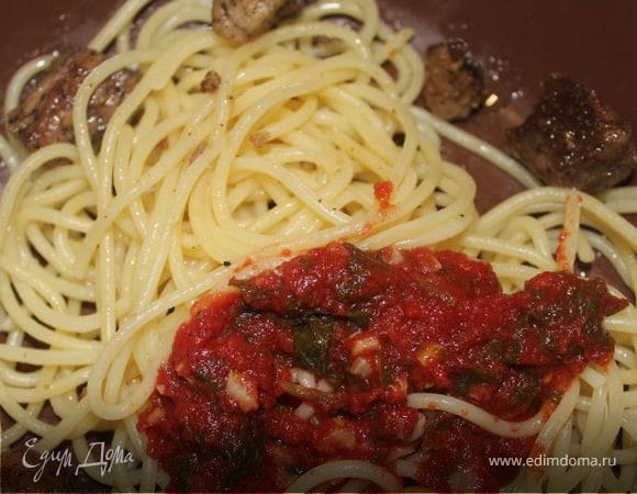 Спагетти с соусом Спагетти с соусом