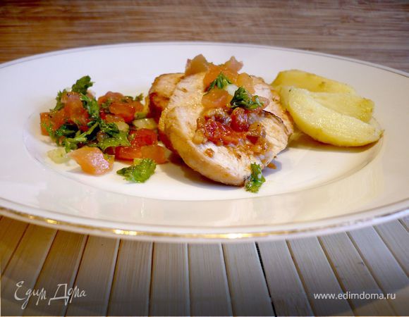 Финиковые куриные грудки с томатами и сельдереем Финиковые куриные грудки с томатами и сельдереем