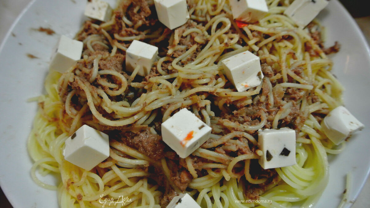 Капеллини с фетаксой и тунцом