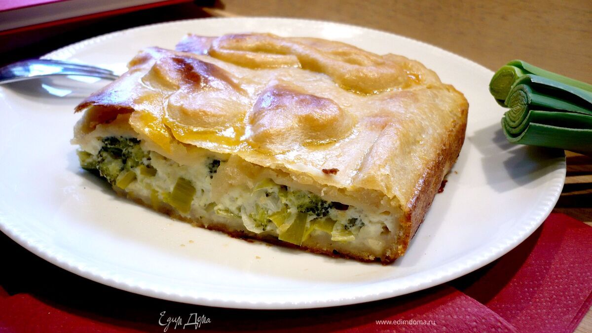 Пирог с брокколи и луком-пореем из картофельно-творожного теста «За сердцем вслед»