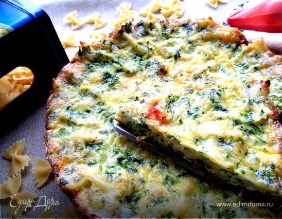 Фриттата с макаронами и шпинатом