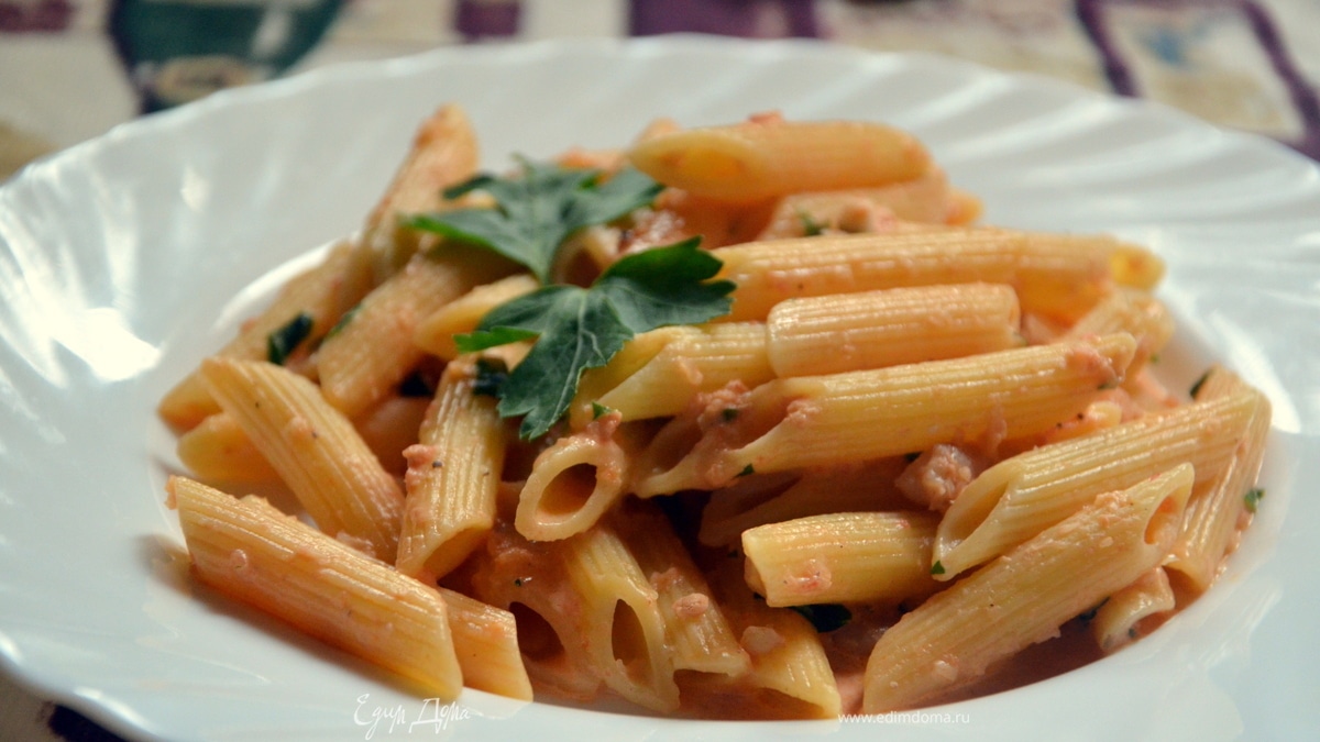 Пенне с соусом из креветок и коньяка