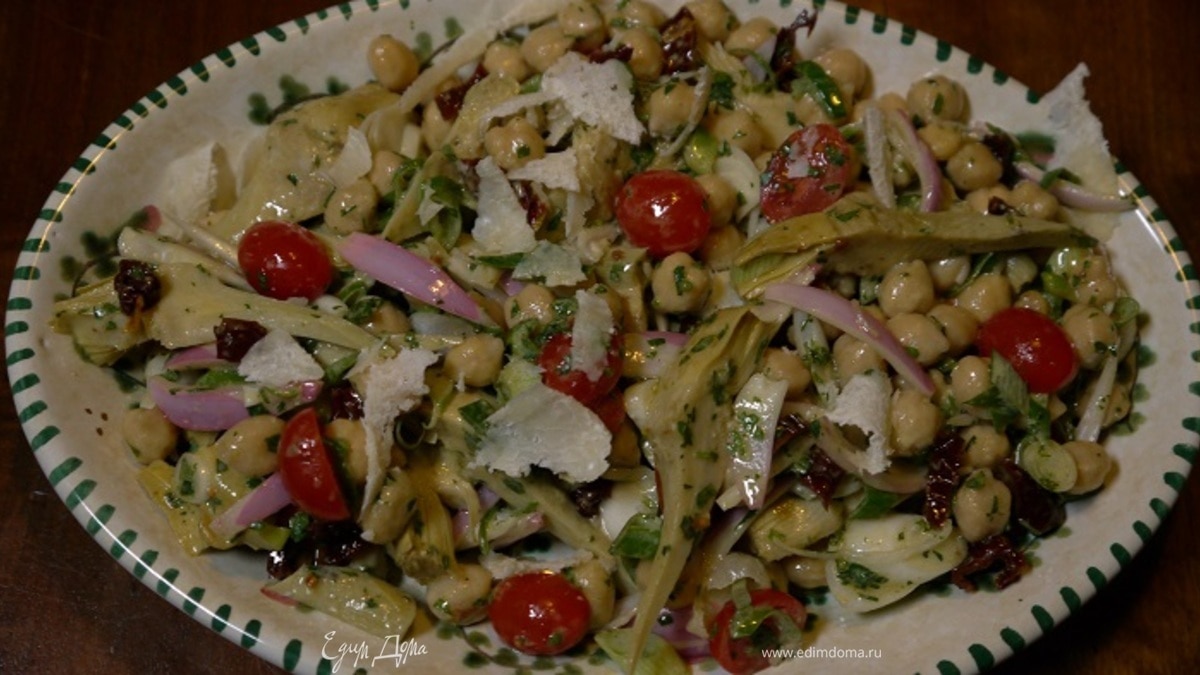 Салат из нута, артишоков и помидоров