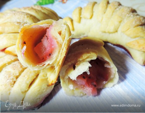 Ложное слоеное тесто и рогалики с яблоками из него