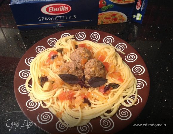 Спагетти с тефтельками с кедровыми орешками