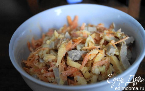 Рецепт Легкий салат с морковкой и мясом