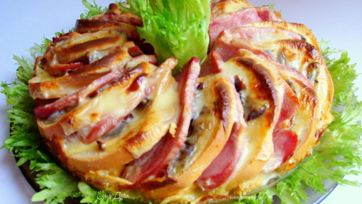 Яичный коблер с мясом и пряными вялеными помидорками