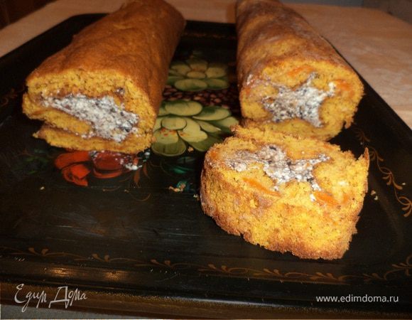 Рулет из бисквитно-тыквенного теста с творожной начинкой Рулет из бисквитно-тыквенного теста с творожной начинкой