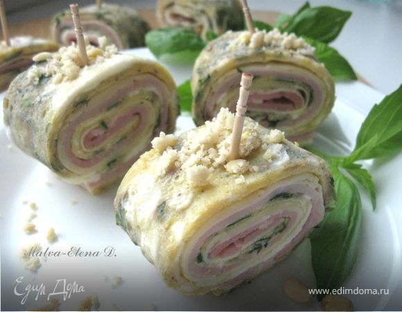 Яичный рулет с базиликом и кедровыми орешками Яичный рулет с базиликом и кедровыми орешками