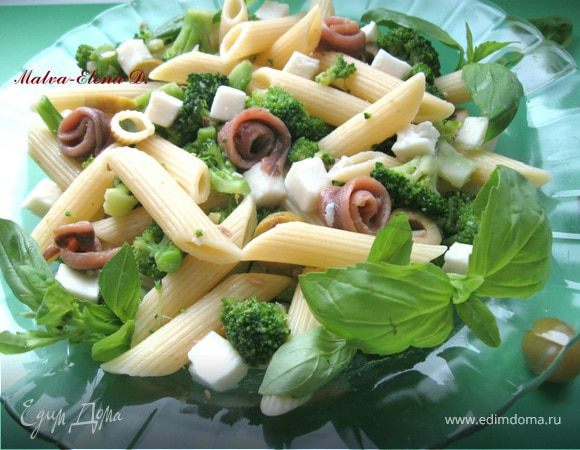 Салат с пастой, брокколи и анчоусами Салат с пастой, брокколи и анчоусами