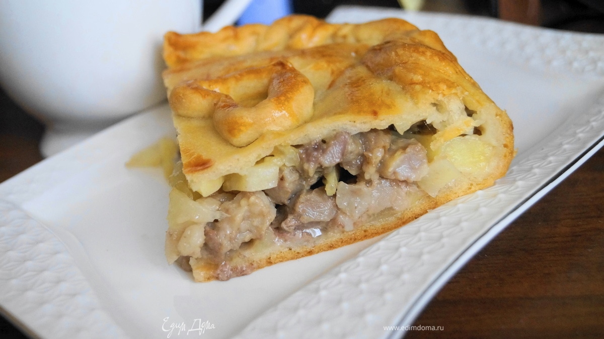 Пирог с мясом и картофелем под сыром