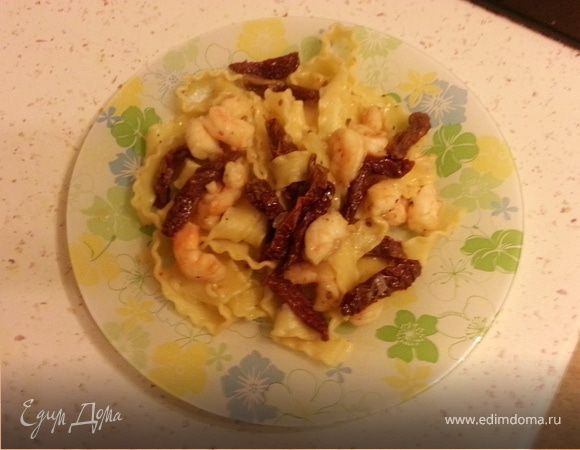 Мафальдине с креветками и вялеными помидорами Мафальдине с креветками и вялеными помидорами