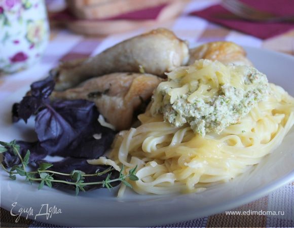 Татьятелле с соусом из миндаля и болгарского перца