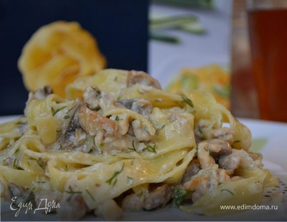 Феттучине с курицей и грибами