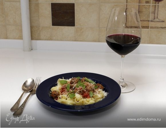 Паста Феттуччине с нежными итальянскими тефтельками Паста Феттуччине с нежными итальянскими тефтельками