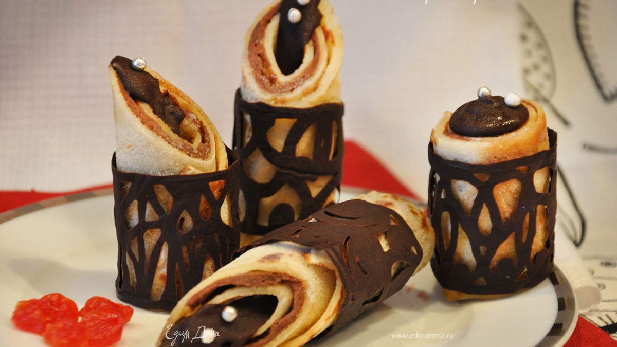 Блины с молочной начинкой в шоколадных кольцах