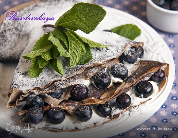 Черемуховые блины с маскарпоне и голубикой Черемуховые блины с маскарпоне и голубикой