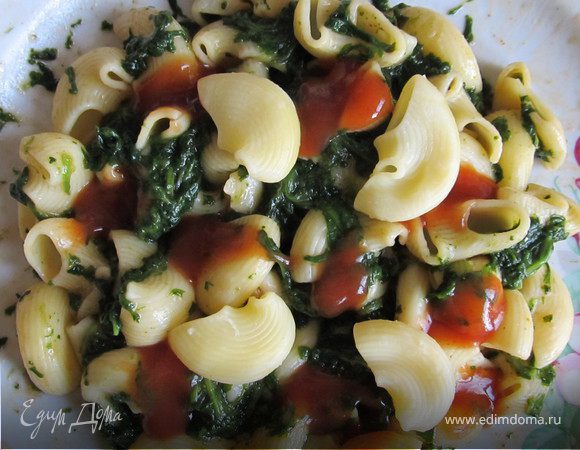 Макароны со шпинатом и томатным соусом Макароны со шпинатом и томатным соусом
