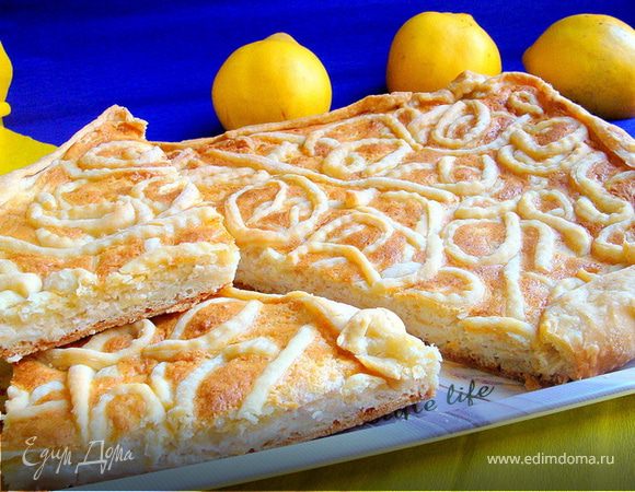 Творожно-белковый пирог с айвой