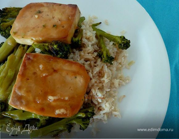 Жареный Тофу в сое и кленовом сиропе с брокколи 