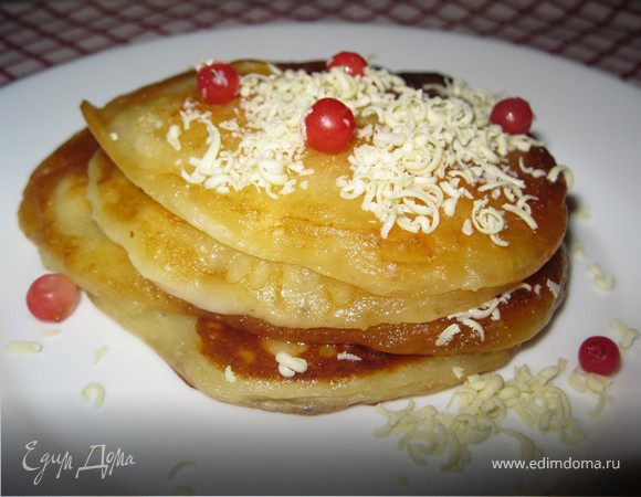 Творожные блинчики с брусникой и белым шоколадом Творожные блинчики с брусникой и белым шоколадом