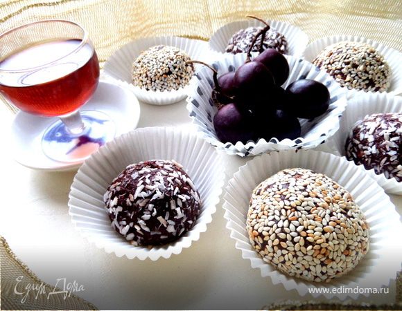 Шоколадные пирожные с фруктами