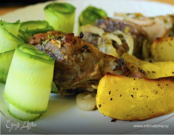 Свинина в нежном лимонном маринаде с картофельным дольками в итальянском стиле Свинина в нежном лимонном маринаде с картофельным дольками в итальянском стиле