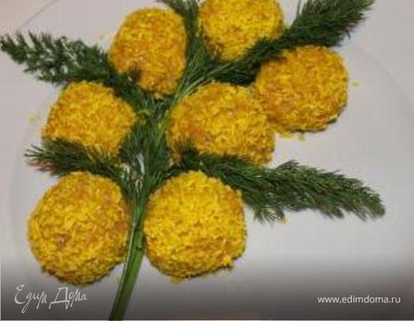 Нежное песочное пирожное с вишней и фундуком 