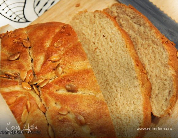 Цельнозерновой хлеб с чесноком и тыквенными семечками Цельнозерновой хлеб с чесноком и тыквенными семечками
