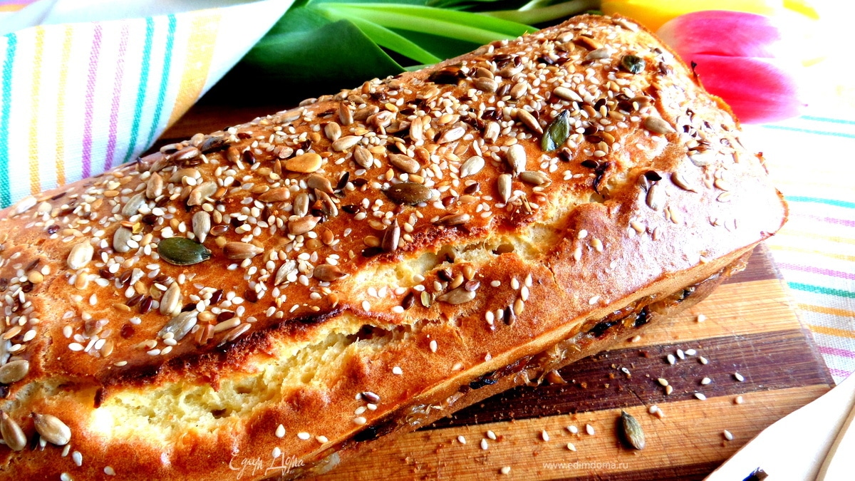 Пирог с капустой и черносливом