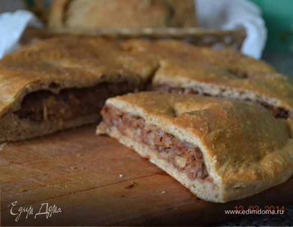 Мясной пирог с изюмом, яблоком и орехами Мясной пирог с изюмом, яблоком и орехами