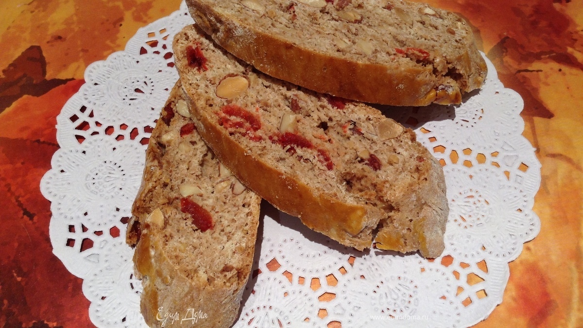 Бискотти с вишней и миндалем