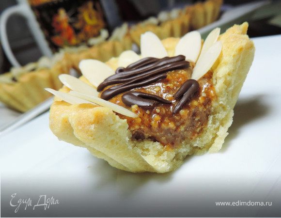 Песочные корзиночки с карамельно-миндальной начинкой Песочные корзиночки с карамельно-миндальной начинкой