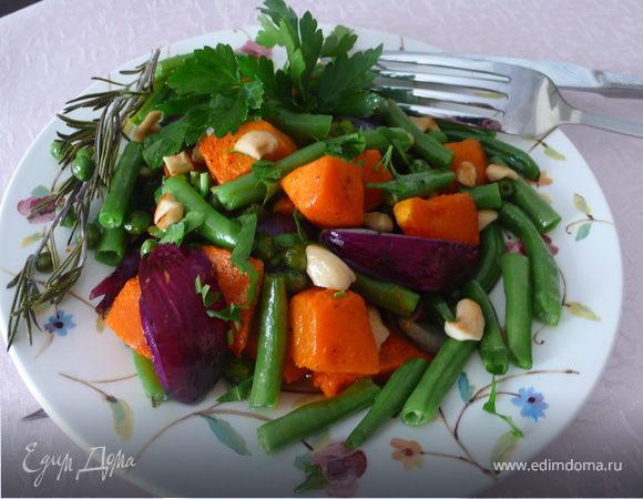 Теплый салат из тыквы с красным луком и фасолью Теплый салат из тыквы с красным луком и фасолью