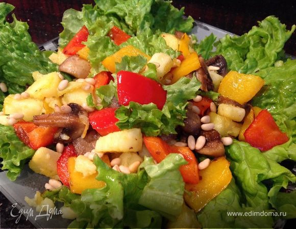 Теплый салат с кедровыми орешками Теплый салат с кедровыми орешками