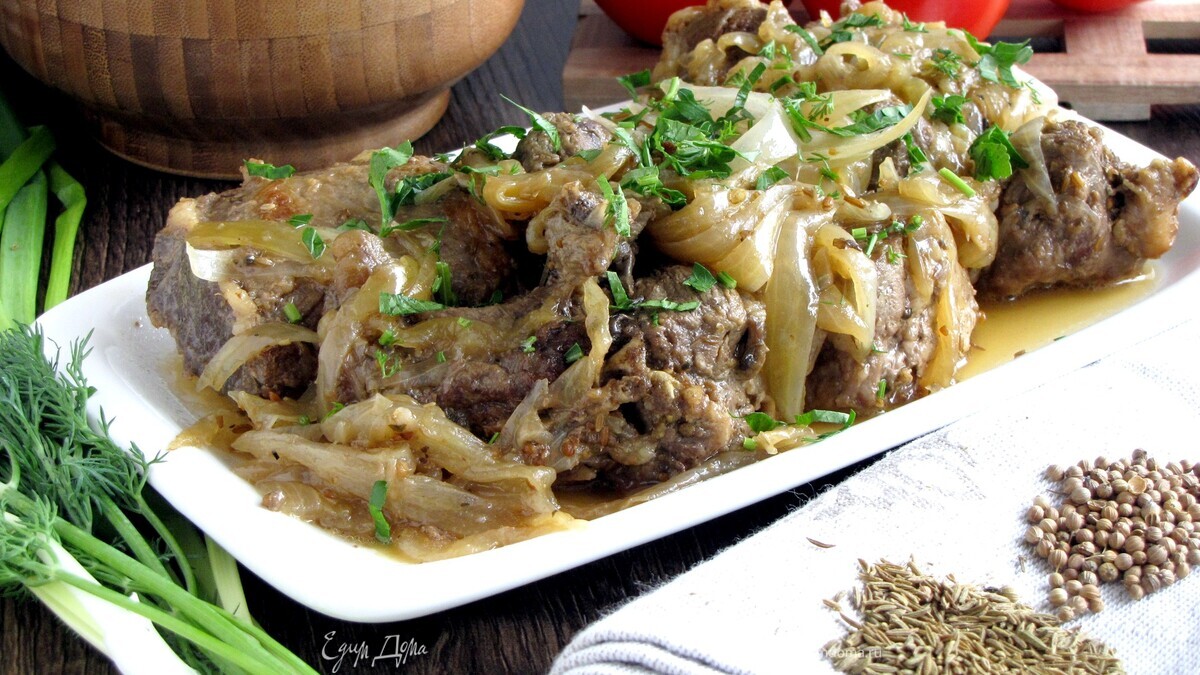 Бараньи ребрышки, томленные под луком