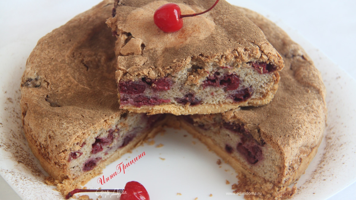 Кунжутный пирог с вишней