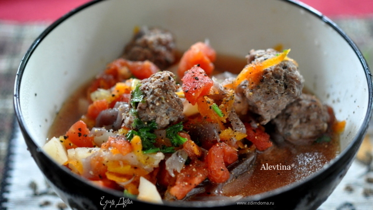 Cуп с фрикадельками из говядины