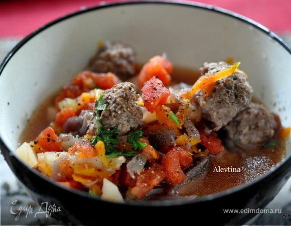 Cуп с фрикадельками из говядины Cуп с фрикадельками из говядины