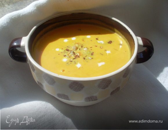 Крем-суп из тыквы с лесным орехом