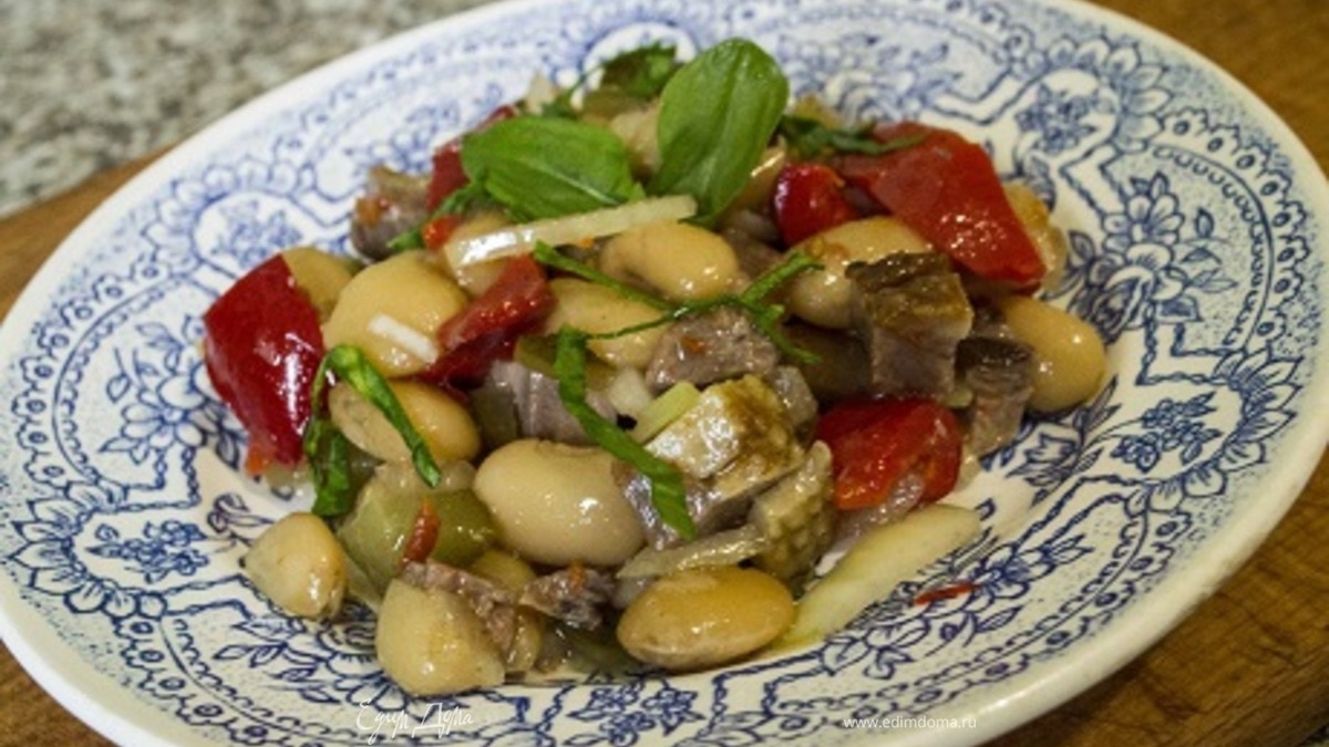 Салат с фасолью и утиной грудкой