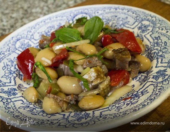 Салат с фасолью и утиной грудкой