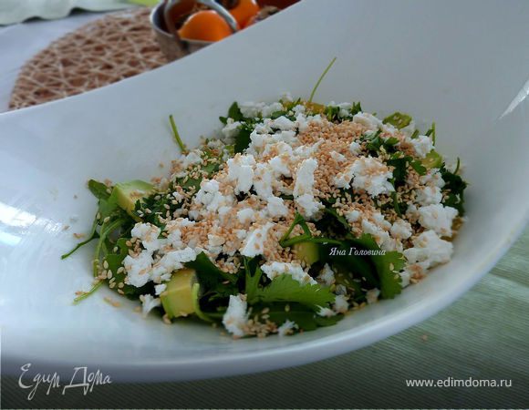 Салат с апельсинами, авокадо и сыром фета 