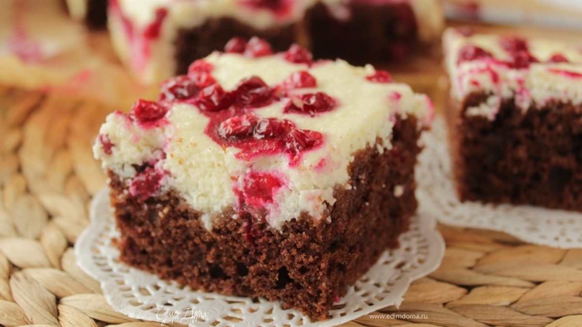 Бруснично-творожный пирог с двумя видами шоколада