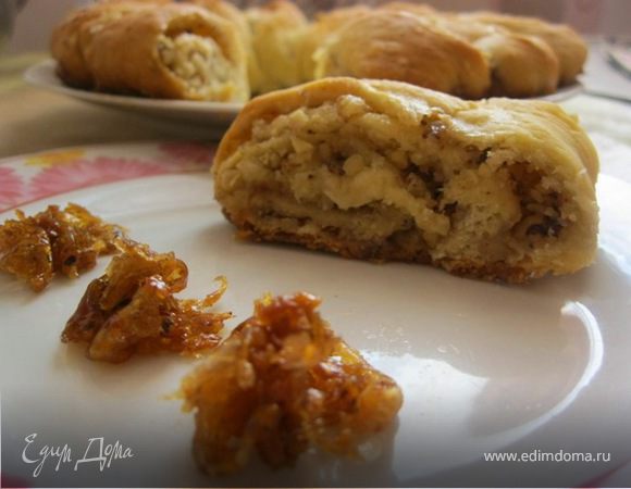 Рулет с орехами и изюмом Рулет с орехами и изюмом