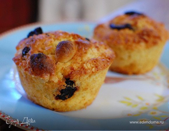 Маффины с белым шоколадом, макадамией и вишней Маффины с белым шоколадом, макадамией и вишней