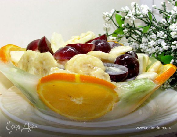 Кубинский фруктовый салат в ледяной чаше