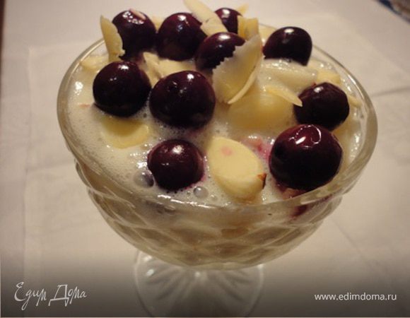 Фруктовый салат с миндальным соусом Фруктовый салат с миндальным соусом