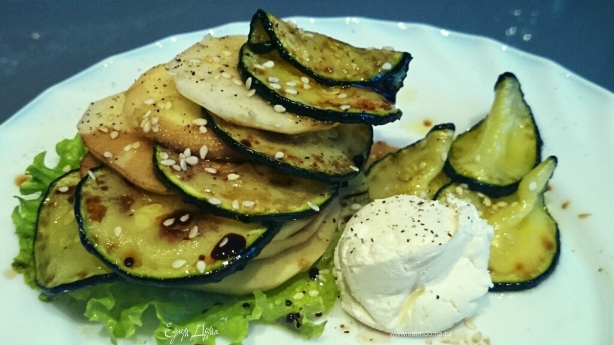 Салат из яблок и цукини